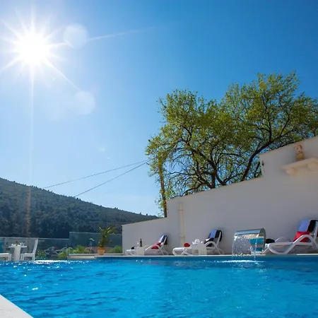 Arion - Four Bedroom With Terrace And Swimming Pool Mokošica