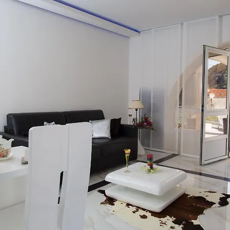 Arion - Four Bedroom With Terrace And Swimming Pool