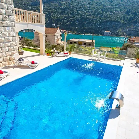 Arion - Four Bedroom With Terrace And Swimming Pool Mokošica