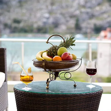 Arion - Four Bedroom With Terrace And Swimming Pool Vila