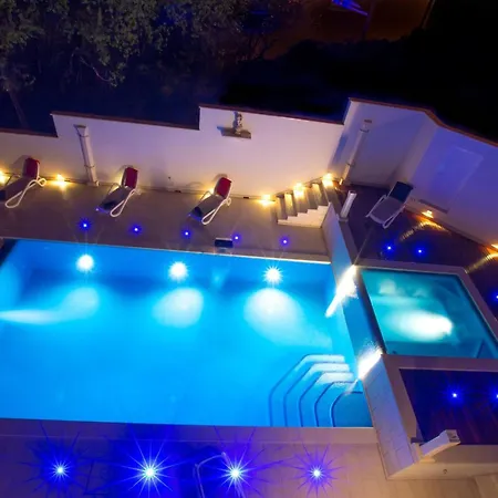 Arion - Four Bedroom With Terrace And Swimming Pool Vila *