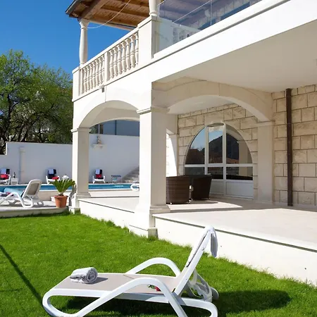 Arion - Four Bedroom With Terrace And Swimming Pool * Mokošica