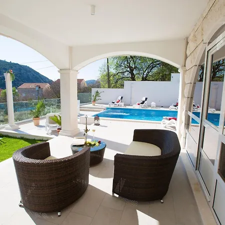 Arion - Four Bedroom With Terrace And Swimming Pool Vila