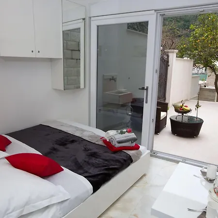 Arion - Four Bedroom With Terrace And Swimming Pool Mokošica