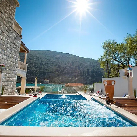 Arion - Four Bedroom With Terrace And Swimming Pool