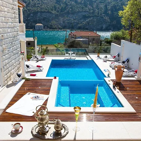 Arion - Four Bedroom With Terrace And Swimming Pool